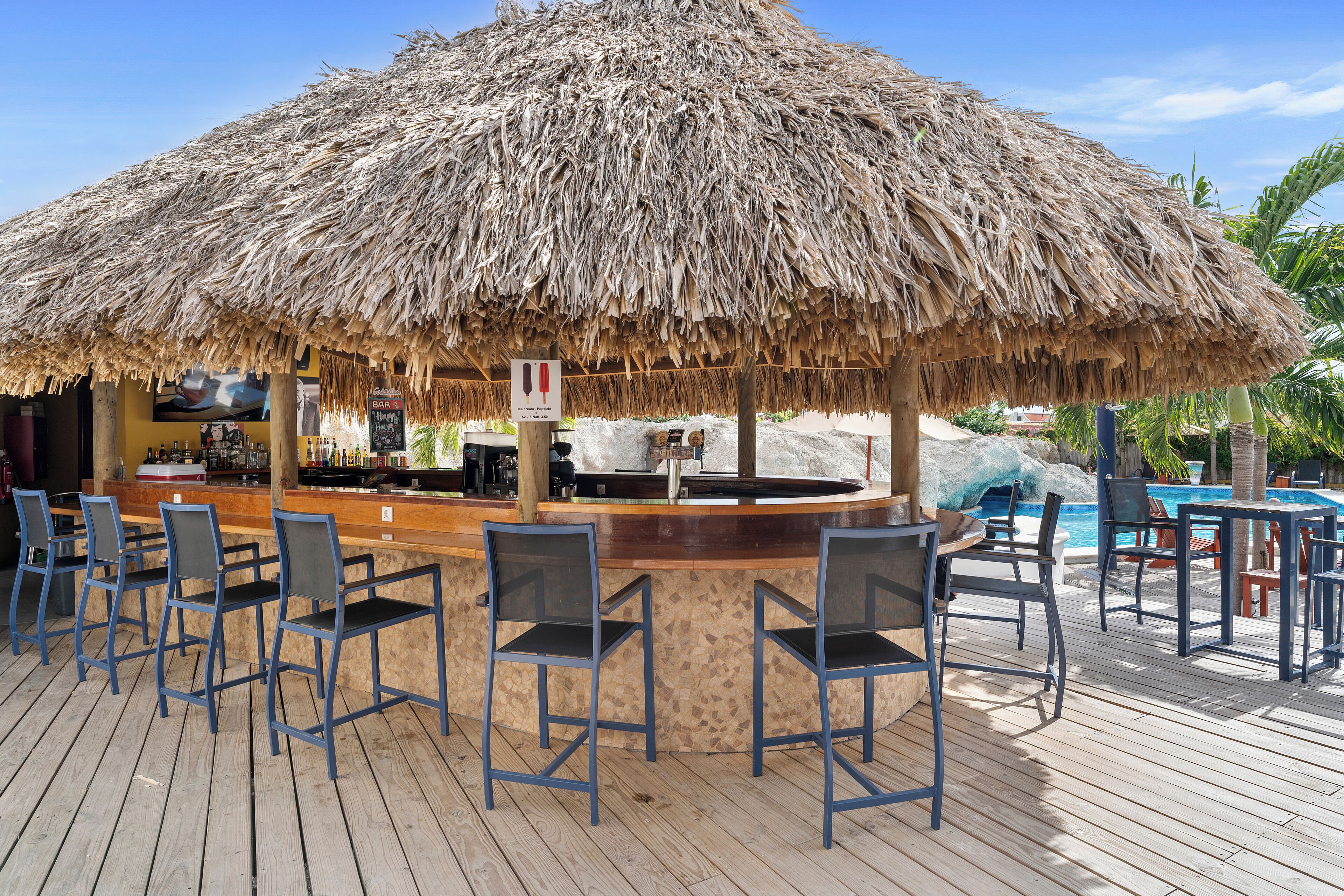 Bar à beira da piscina