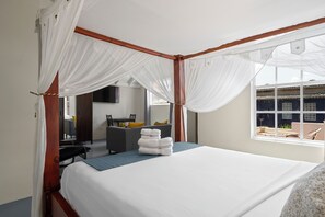 Premium bedding, in-room safe, individually furnished, laptop workspace - The Ritz Village Hotel  (Willemstad)