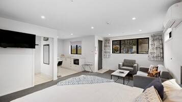 Suite estudio exclusiva, 1 cama King size | 1 habitación, escritorio y cortinas blackout