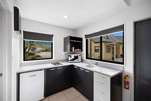 Standard Studio with Spa Bath | Private kitchen