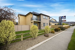 Front of property - Avenue Motel (Alexandra)