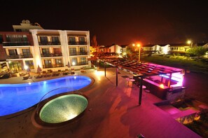 Front of property - evening/night - Otel Silvanus (Milas)