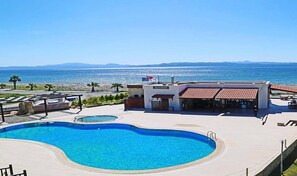 Seasonal outdoor pool, pool umbrellas, pool loungers - Otel Silvanus (Milas)