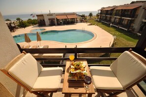 Suite Deluxe, banyera d'hidromassatge, vistes al mar | Balcó