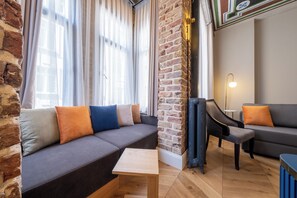 Minibar, coffre-fort, bureau, accès au Wi-Fi (inclus)