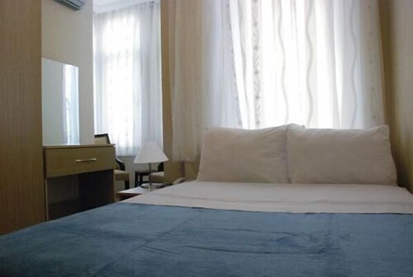 Minibar, coffre-fort, bureau, accès au Wi-Fi (inclus)