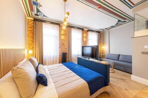 Minibar, coffres-forts dans les chambres, bureau, Wi-Fi gratuit