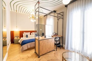 Minibar, in-room safe, desk, free WiFi