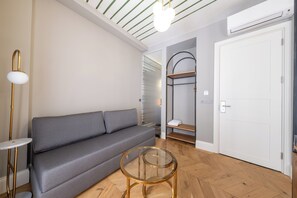 Minibar, coffre-fort, bureau, accès au Wi-Fi (inclus)