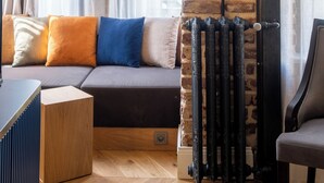 迷你吧、客房内保险箱、办公桌、免费 WiFi