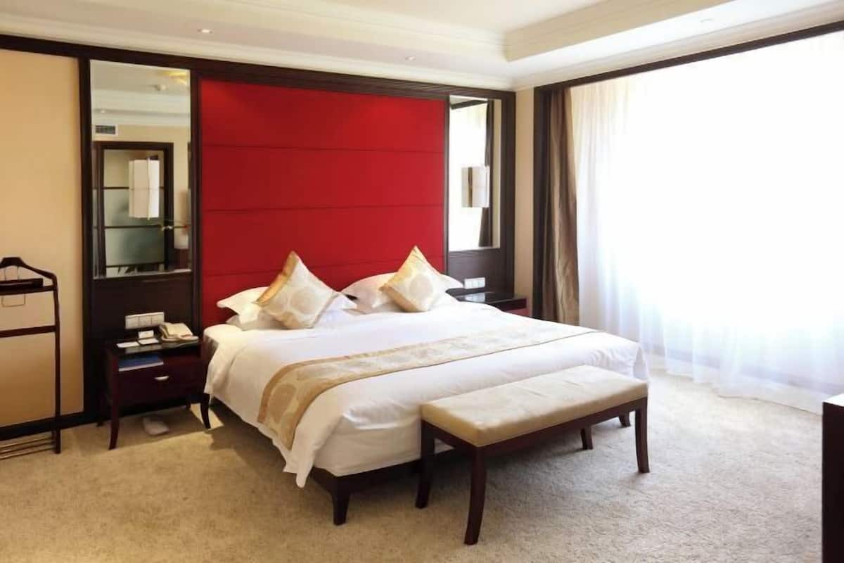 Minibar, in-room safe, desk, blackout curtains