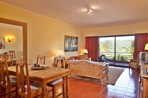 ตกแต่งพิเศษโดยเฉพาะ, โต๊ะทำงาน, ผ้าม่านกันแสง, ห้องเก็บเสียง