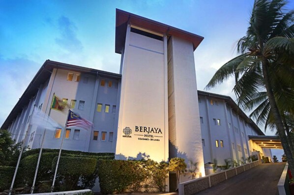 Exterior - Berjaya Hotel Colombo (Mount Lavinia)