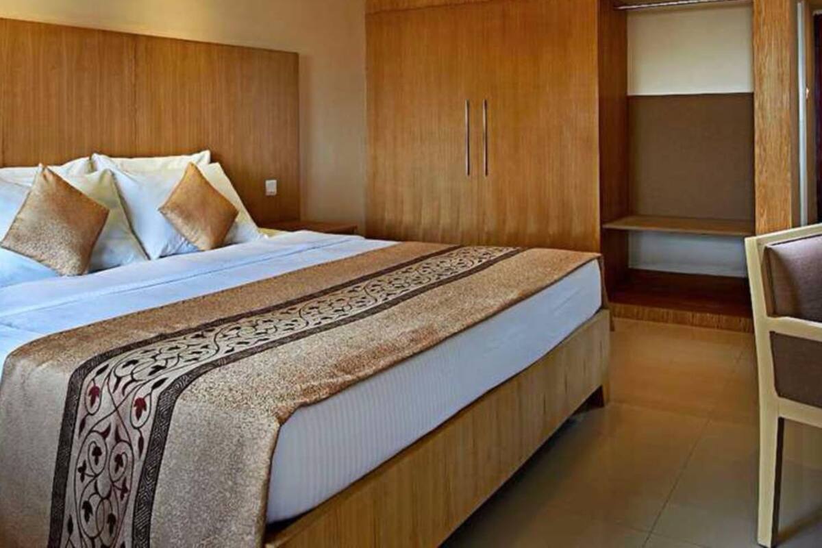 Deluxe King Room with Sea View | 埃及棉床單、高級寢具、迷你吧、客房內保險箱