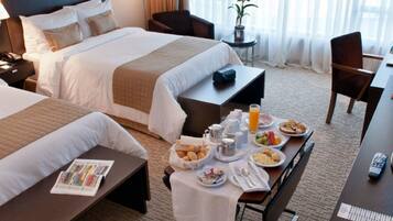 Minibar, in-room safe, laptop workspace, blackout curtains