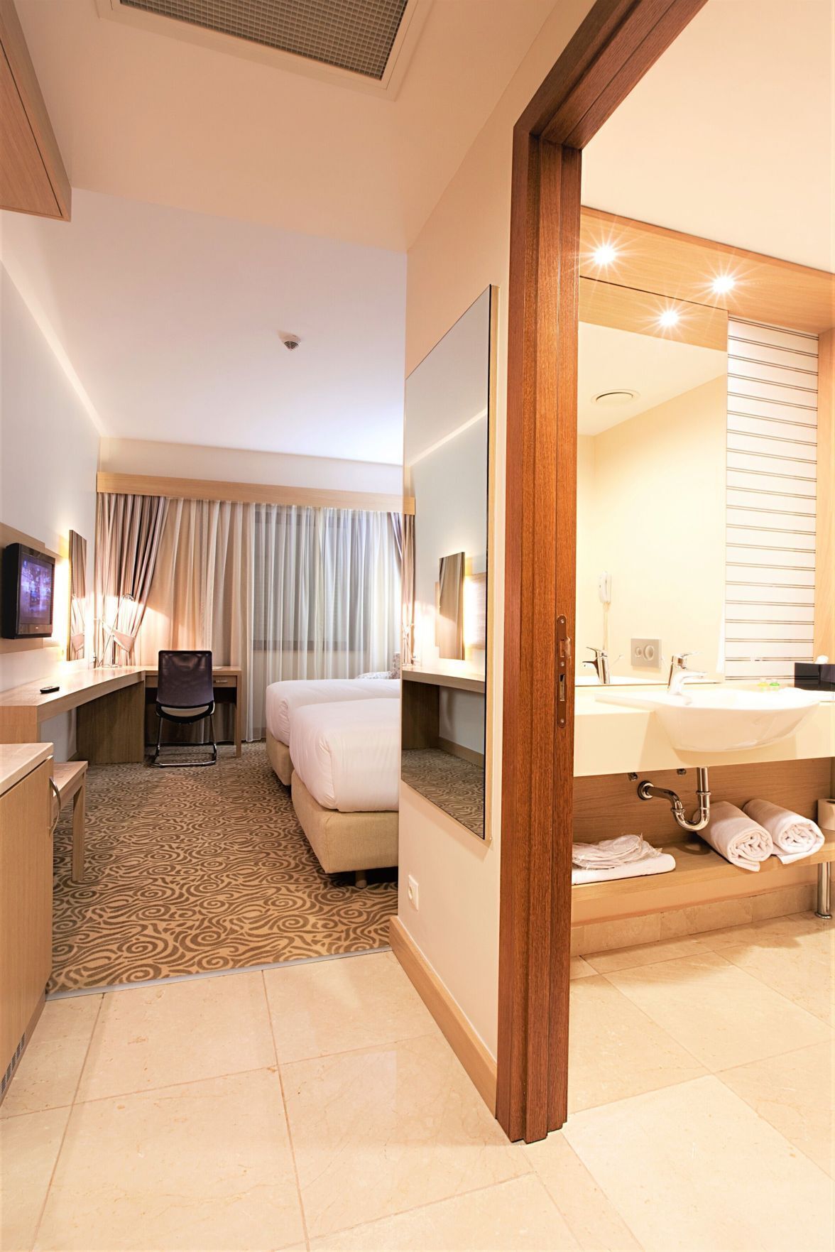 Egyptian cotton sheets, premium bedding, minibar, in-room safe