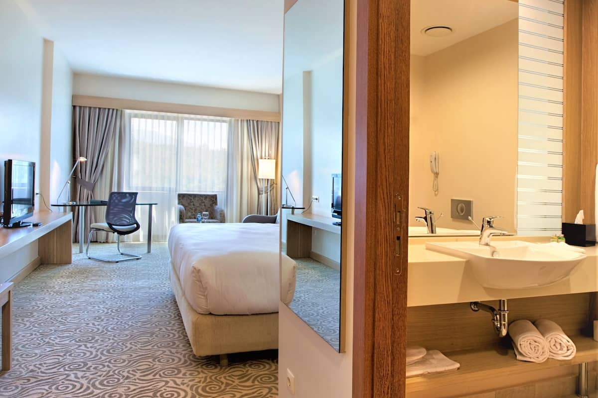 egyptian cotton sheets, premium bedding, minibar, in-room safe