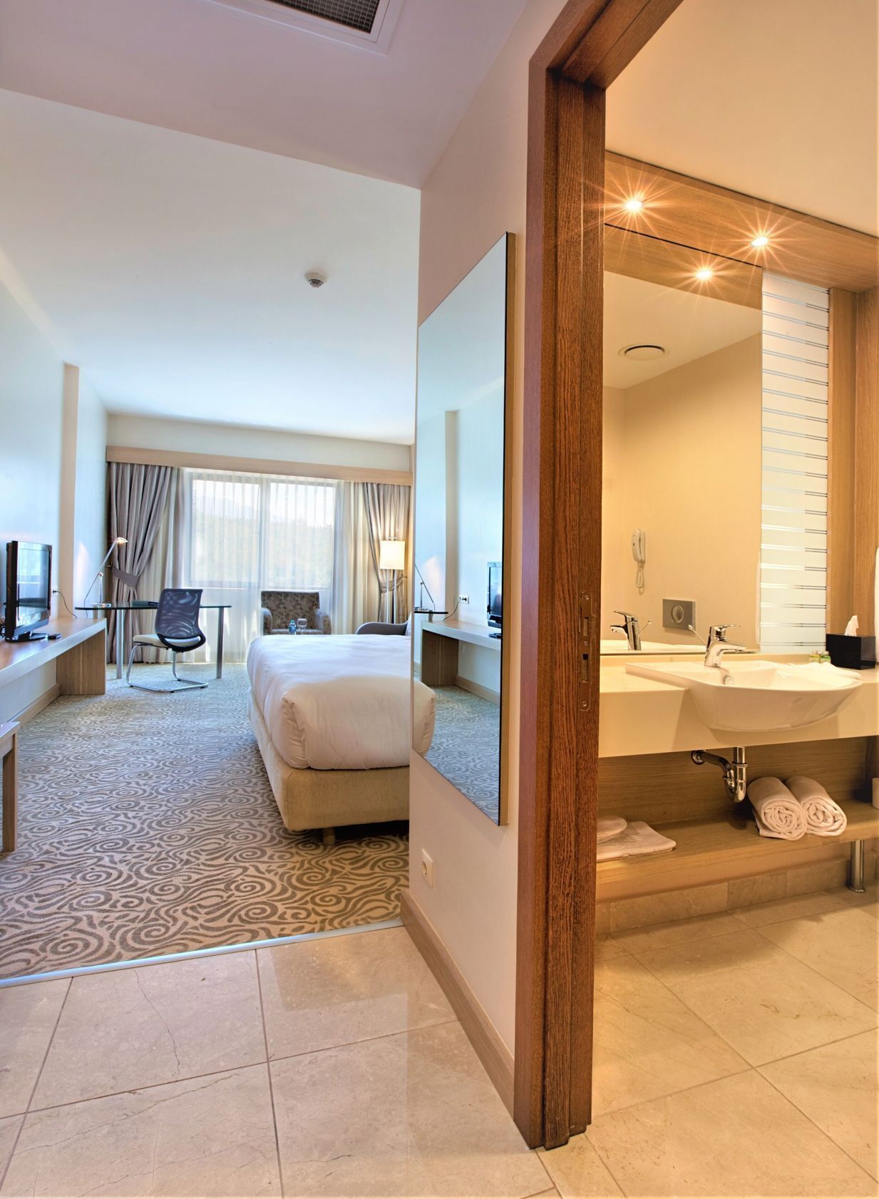 Egyptian cotton sheets, premium bedding, minibar, in-room safe