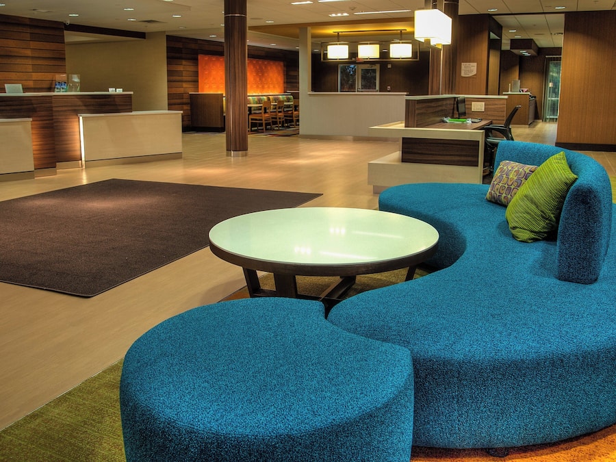 Lobby-lounge