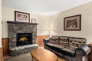 Rom – standard, 1 kingsize-seng, spabadekar | Senger med overmadrass, blendingsgardiner og strykejern/-brett