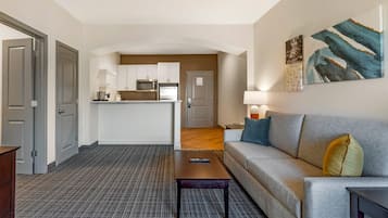 Room, 1 King Bed, Accessible, Non Smoking (Accessible Tub) | Premium bedding, desk, iron/ironing board, rollaway beds