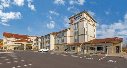 Comfort Inn & Suites Verona at Turning Stone Resort Casino