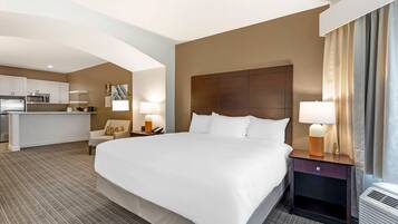 Suite, 1 King Bed with Sofa bed, Non Smoking | Premium bedding, desk, iron/ironing board, rollaway beds