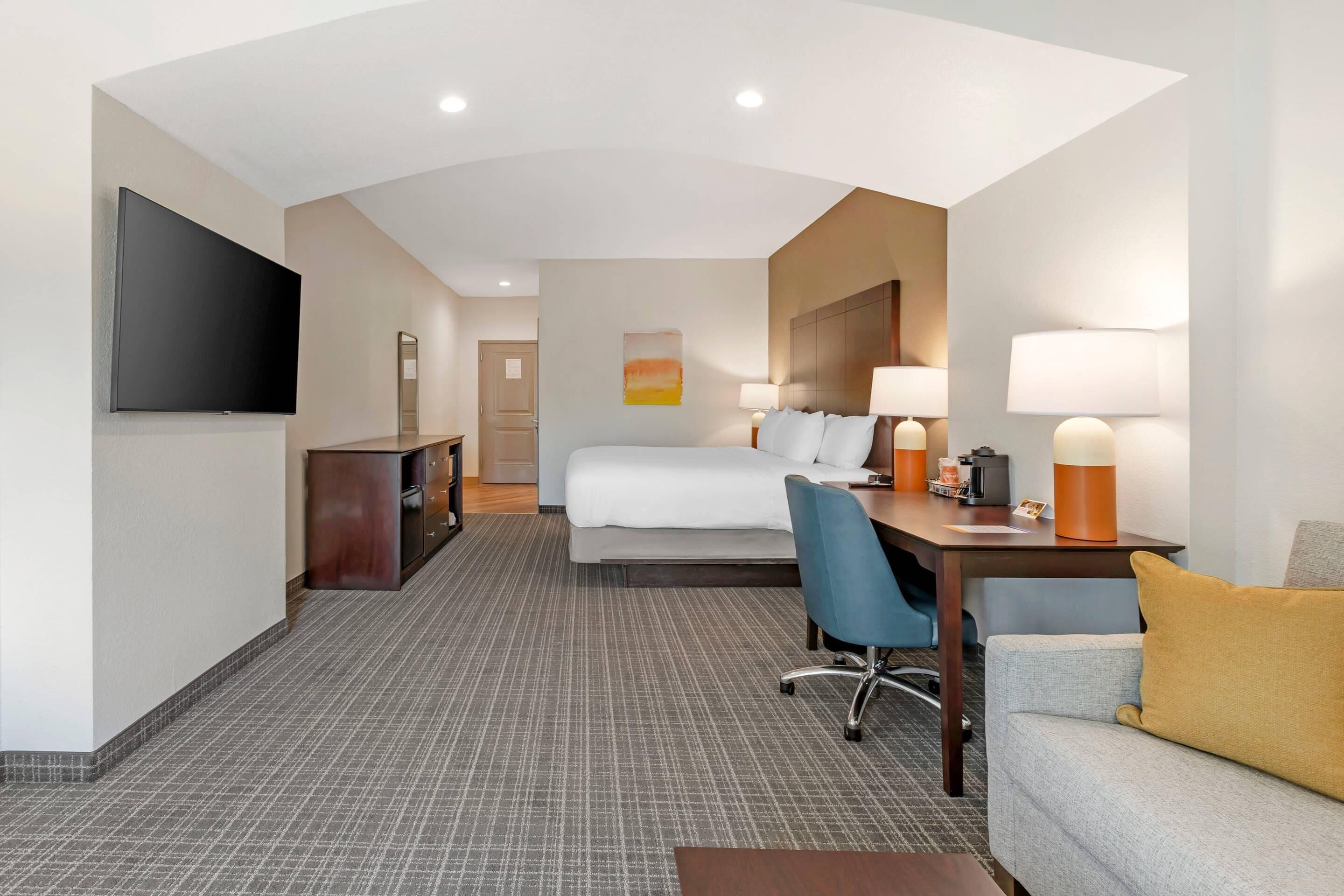 Photo - Comfort Inn & Suites Verona at Turning Stone Resort Casino