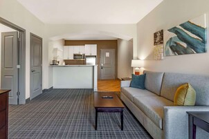 Room, 1 King Bed, Accessible, Non Smoking (Accessible Tub) | Premium bedding, desk, iron/ironing board, rollaway beds