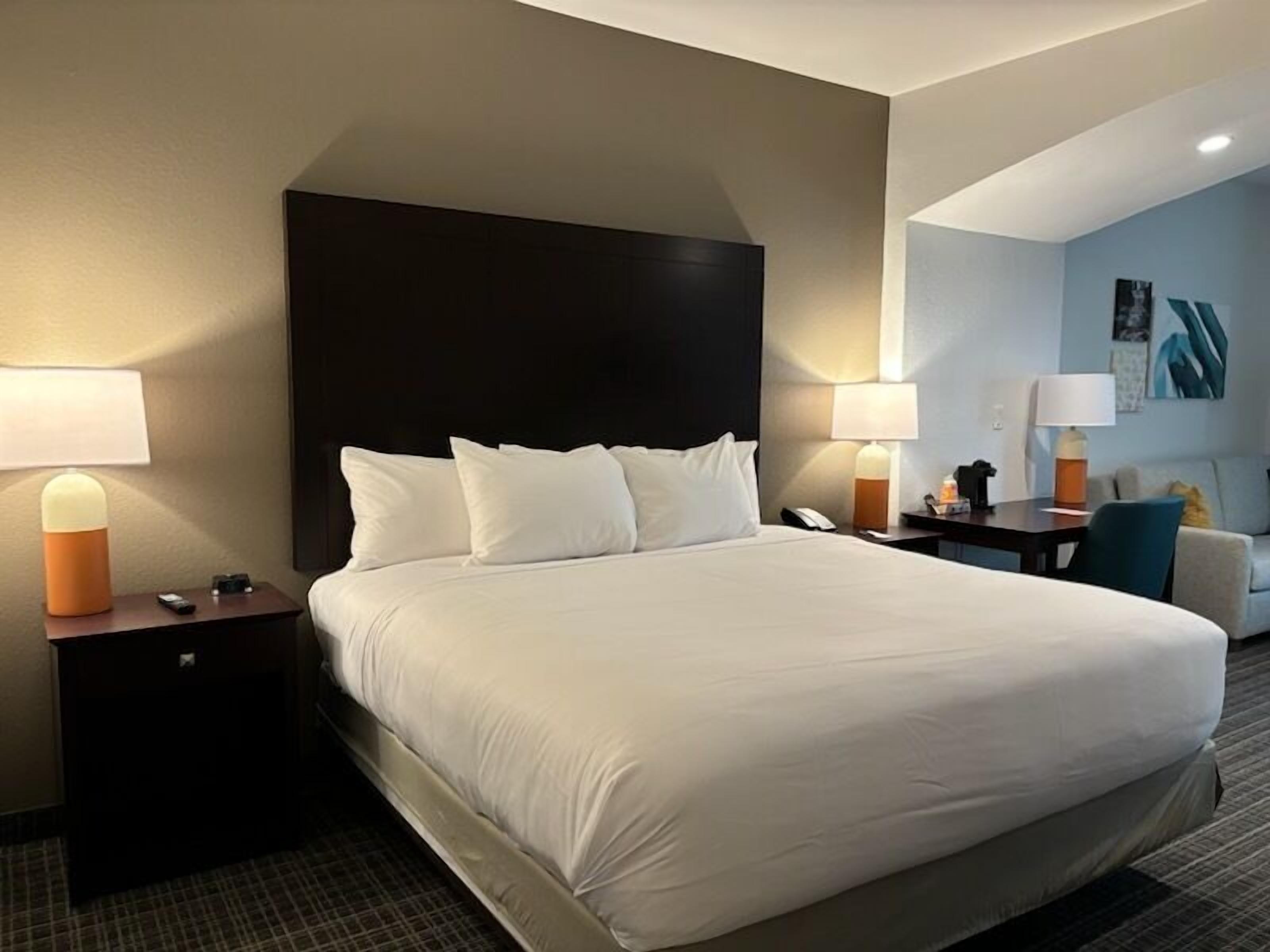 premium bedding, desk, iron/ironing board, rollaway beds