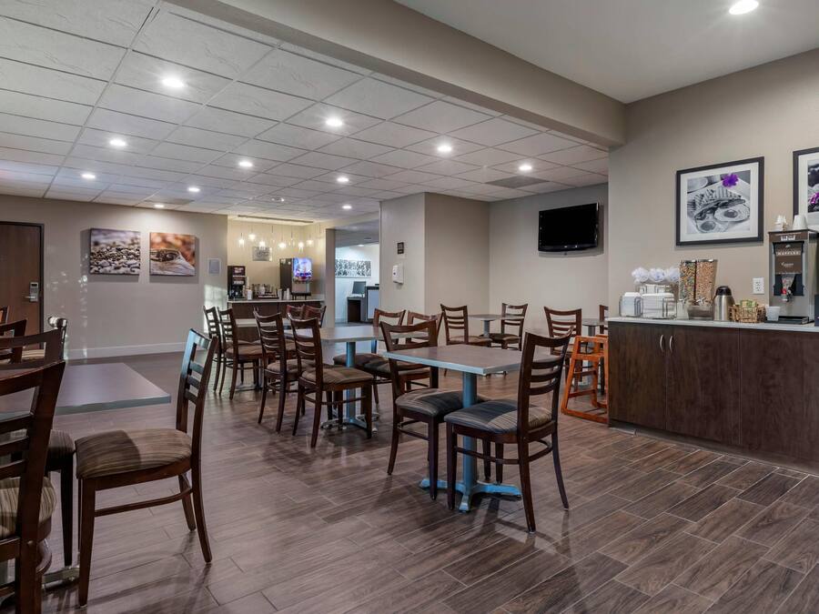 Tägliches inbegriffenes kontinentales Frühstück