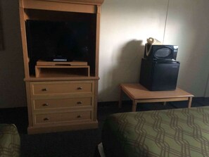Desk, rollaway beds, free WiFi, bed sheets - Knights Inn Winner (Winner)