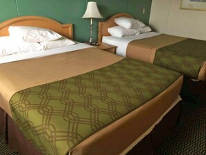 Schreibtisch, Zustellbetten, kostenloses WLAN, Bettwäsche