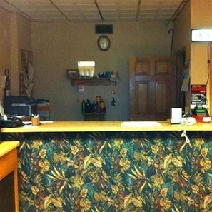 Lobby - Knights Inn Winner (Winner)