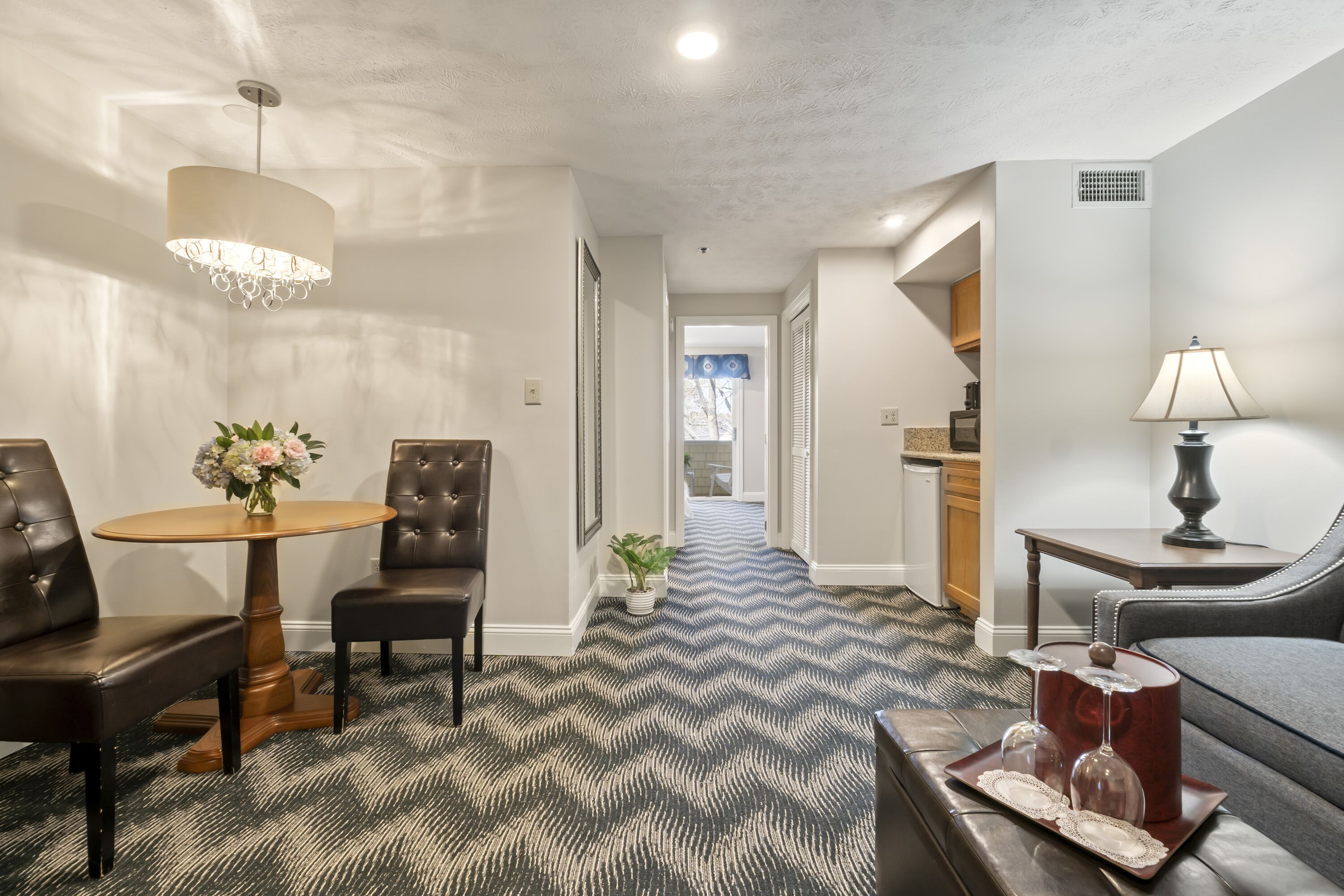 1 bedroom king suite | living area | flat-screen tv, dvd player