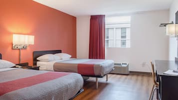 Schreibtisch, Verdunkelungsvorhänge, kostenloses WLAN, Bettwäsche