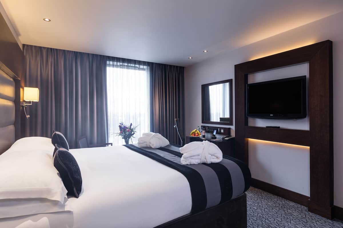 In-room safe, desk, laptop workspace, soundproofing
