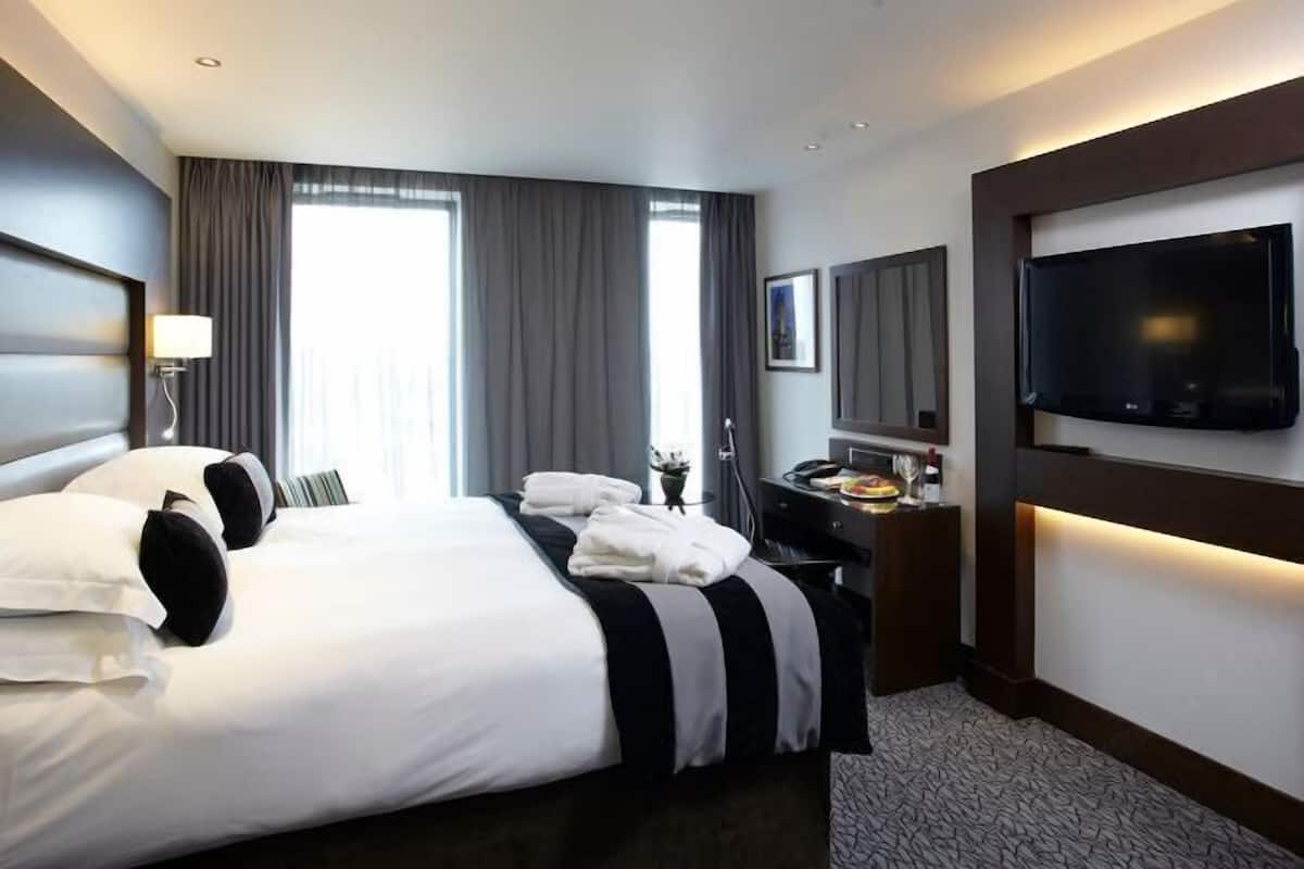 In-room safe, desk, laptop workspace, soundproofing