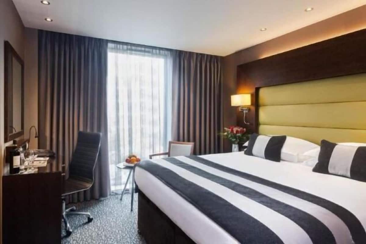 In-room safe, desk, laptop workspace, soundproofing