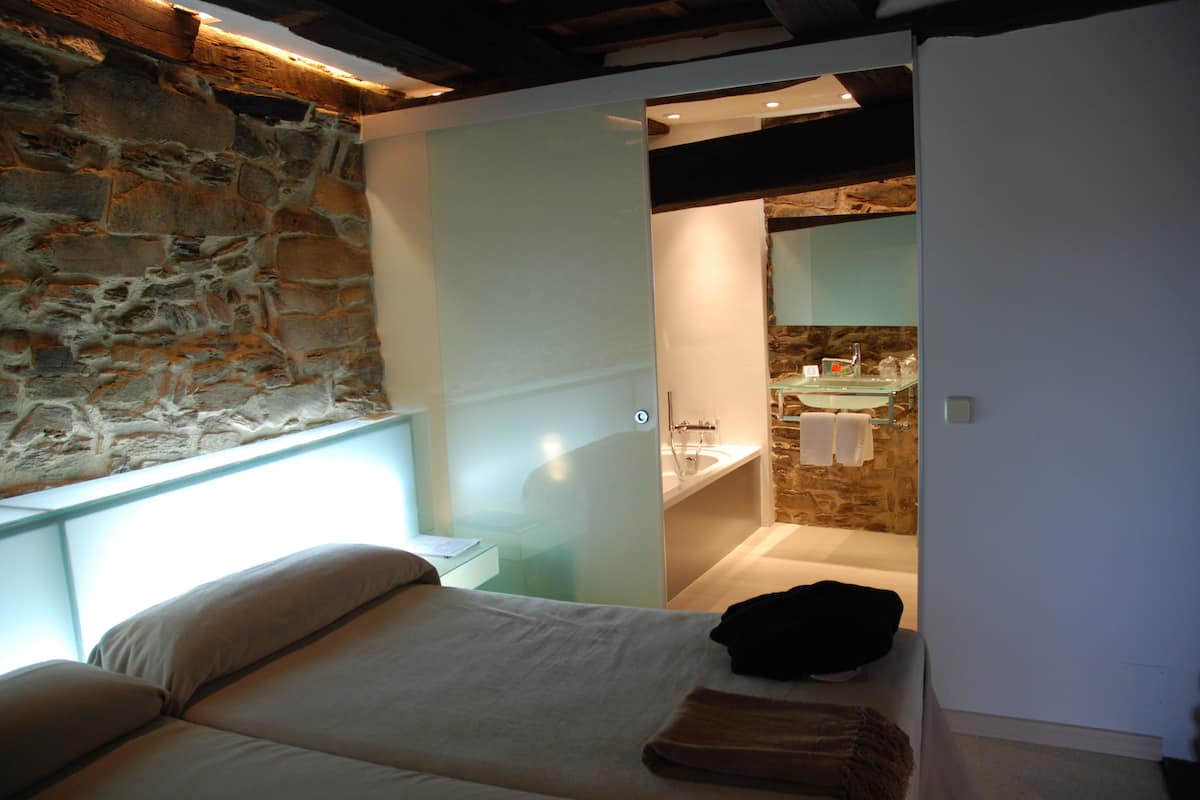 1 slaapkamer, luxe beddengoed, een minibar, een kluis op de kamer