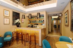 Bar (in der Unterkunft)