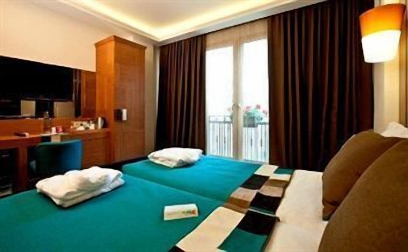 double or twin room | minibar, in-room safe, individually decorated, individually furnished