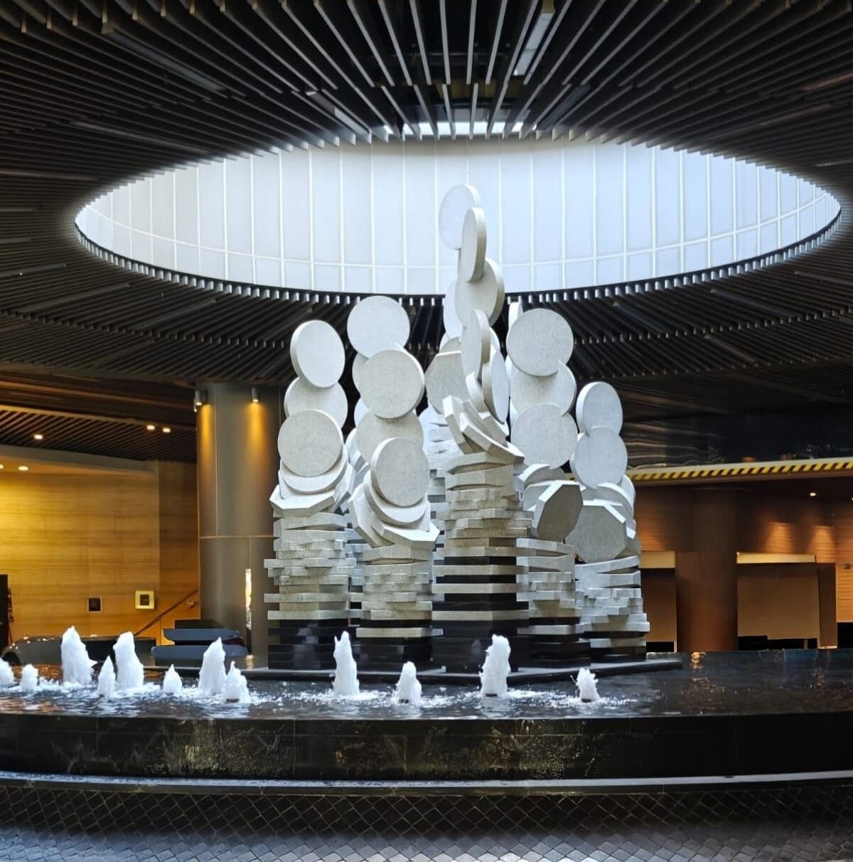 Valet parking (surcharge) (600 per day)