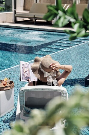 Kolam renang outdoor musiman