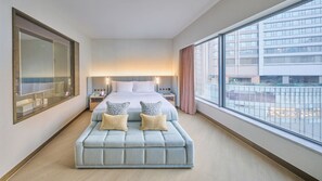 Minibar, in-room safe, desk, blackout curtains - The Royal Garden Kowloon East (Sai Kung)