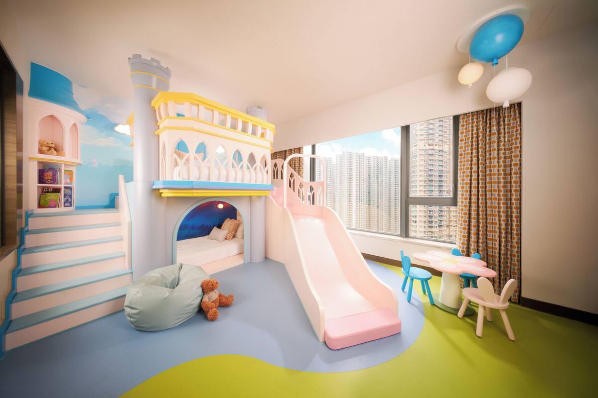 ห้องซิกเนเจอร์, วิวเมือง | มินิบาร์, ตู้นิรภัยในห้องพัก, ผ้าม่านกันแสง, ห้องเก็บเสียง