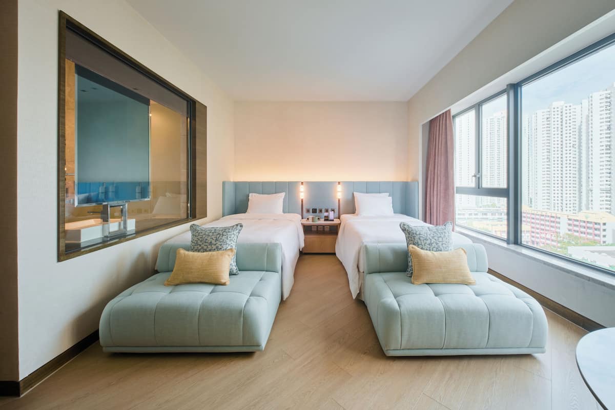 Dobbeltrom – standard, byutsikt | Minibar, safe på rommet, skrivebord for bærbar PC og blendingsgardiner