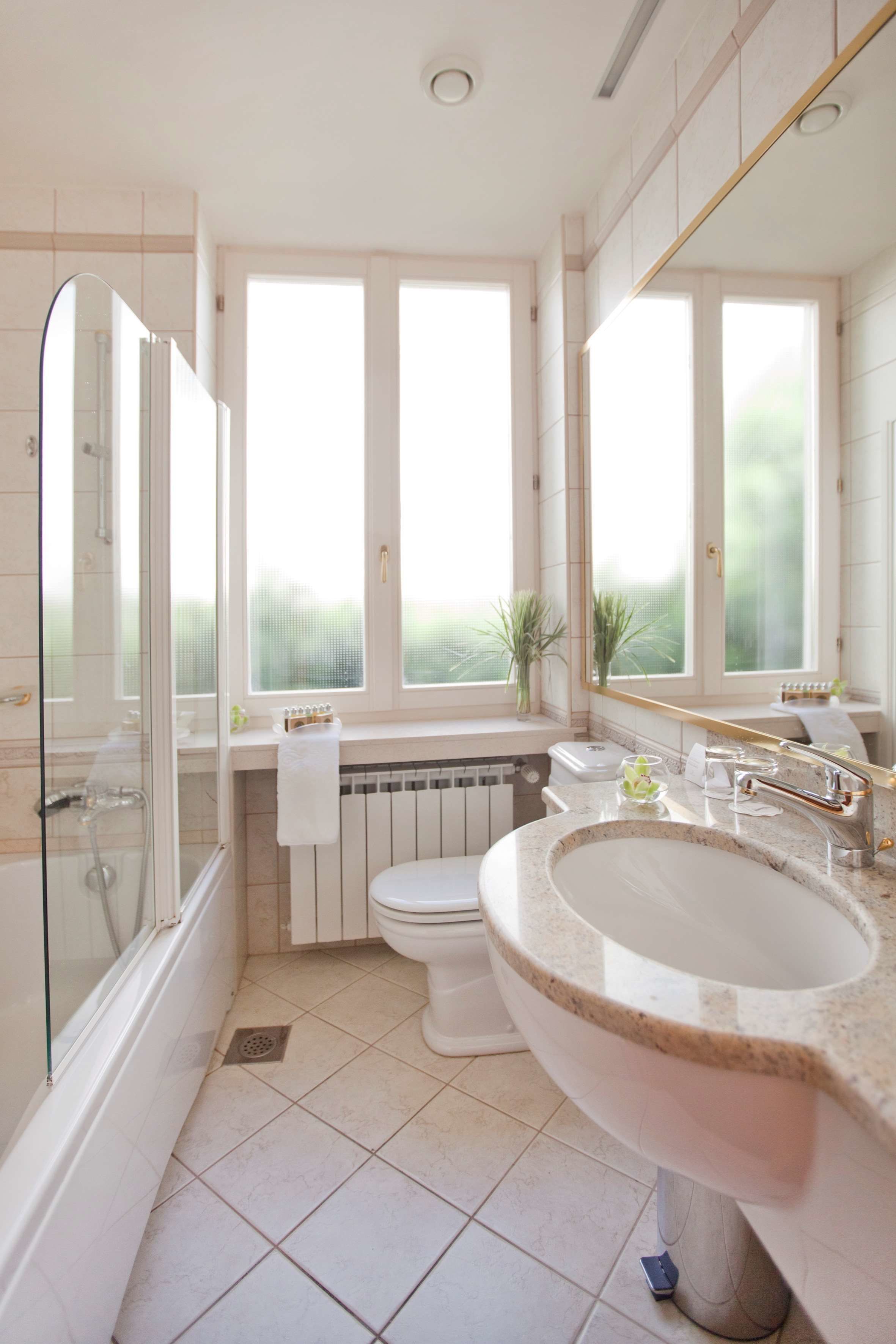 classic double room single use | bathroom | free toiletries, hair dryer, bathrobes, slippers