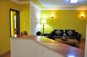 Select Comfort beds, in-room safe, desk, iron/ironing board - Empire Addis International Hotel (Addis Ababa)