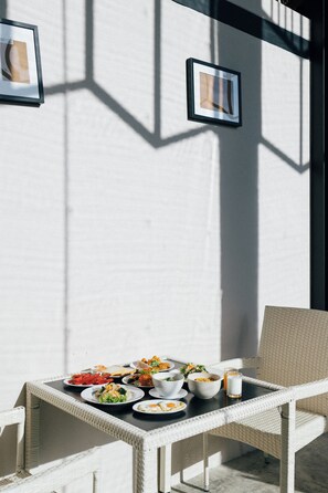 Tägliches Frühstücksbuffet gegen Gebühr